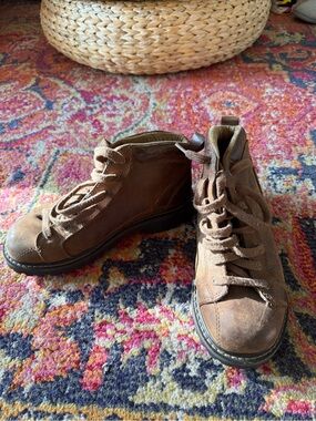 American Eagle 90s style boots